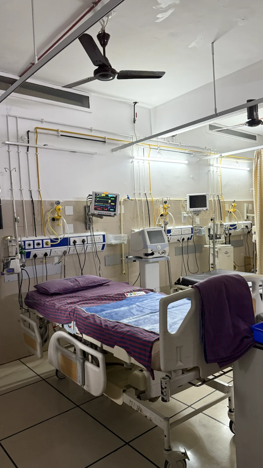 Casualty and emergency care bay