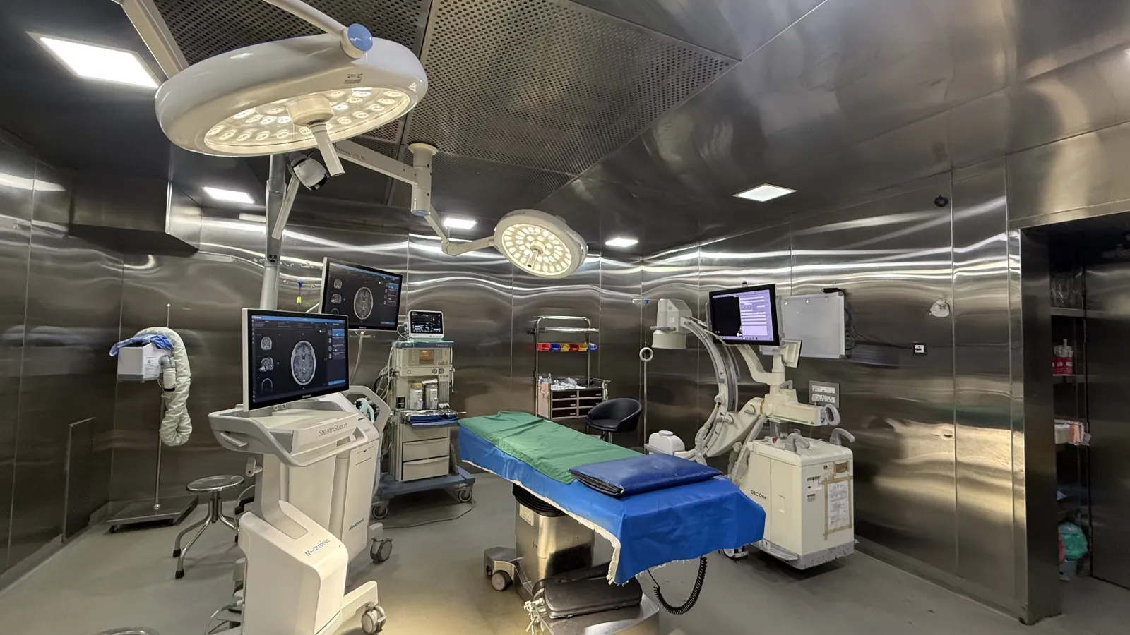 Advanced spine surgery operating theatre in Mangalore