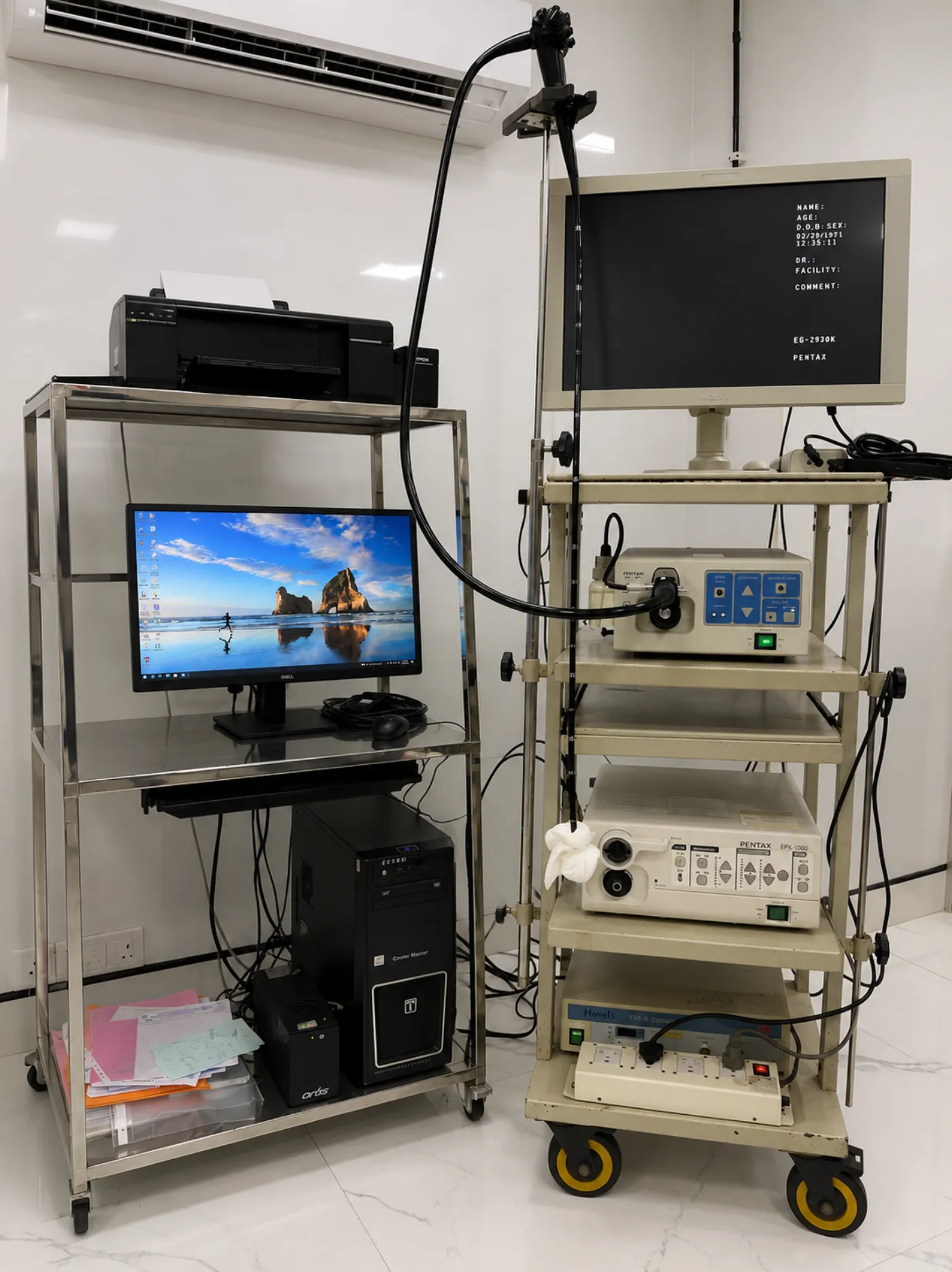 Flexible video endoscopy system used to visualise and navigate the urinary tract during RIRS